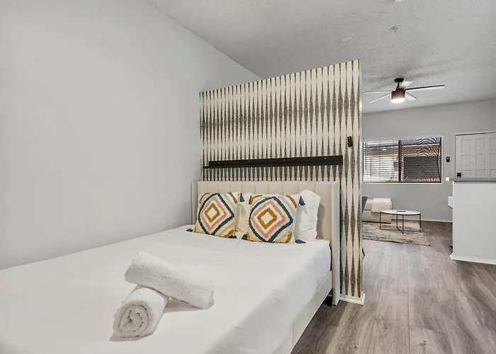 Elegant Getaway In Old Town * Scottsdale