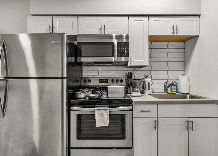 Apartment Elegant Getaway In Old Town *