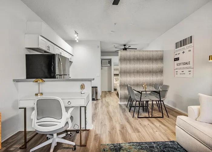 Elegant Getaway In Old Town *